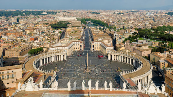 «Торгующие в храме»: книга-сенсация о финансистах Ватикана