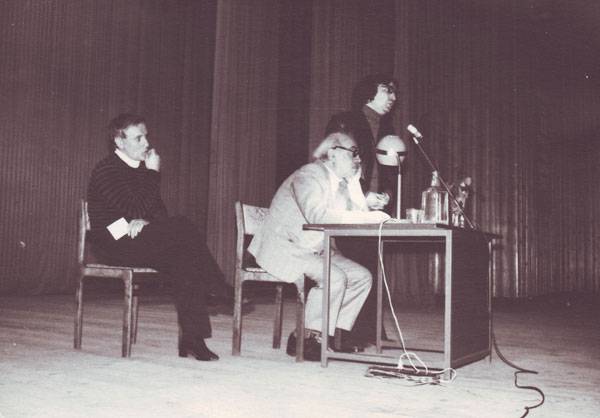 ЦДРИ, весна 1982 г. Слева от ДС – артист Рафаэль Клейнер. Справа – Геннадий Евграфов.