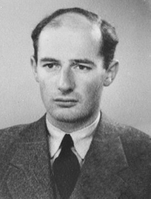 Рауль Валленберг – фото на последний в его жизни документ – дипломатический паспорт, который не защитил его от СМЕРШа